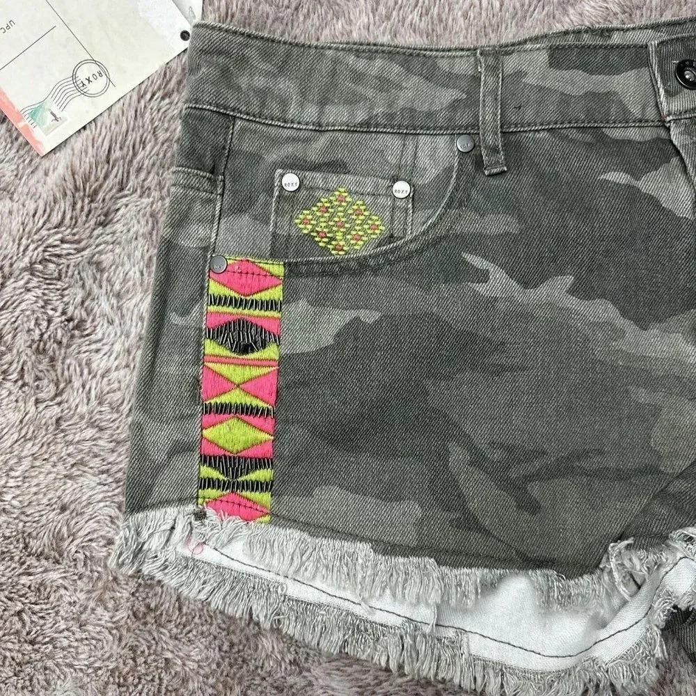 Roxy Denim Shorts Breaking Camo Cutoff Mid Rise Women's Frayed Beaded New - Picture 8 of 16